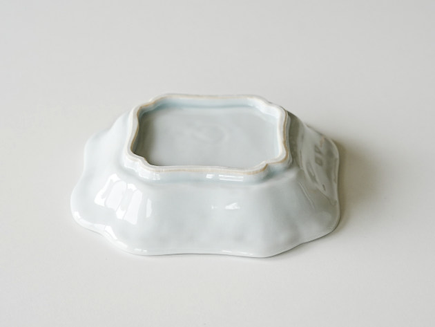 古美術品◼️蔵から超美しい真っ白な珍しいお皿が出て来ました！白磁の角皿、謎の骨董 古美術品◼️蔵から超美しい真っ白な珍しいお皿が出て