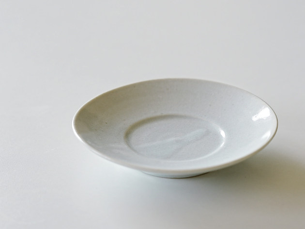 阿南維也 白磁4寸皿（貫入）