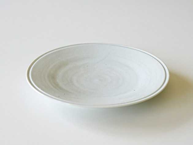 阿南維也 白磁細リム7寸皿（貫入）