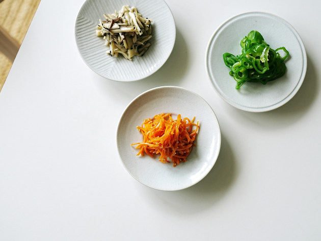 阿南維也 白磁4寸皿（貫入）