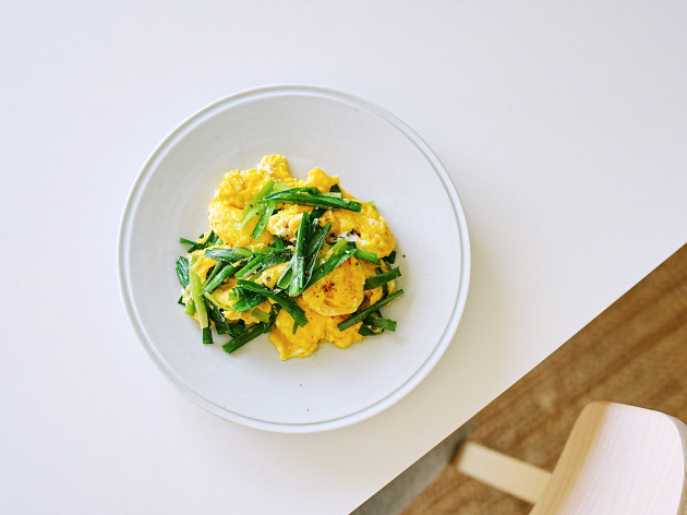 阿南維也 白磁細リム7寸皿（貫入）