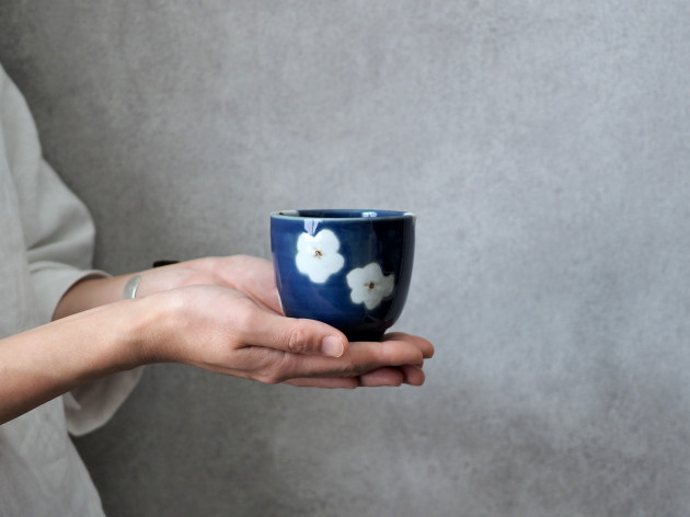 廣政毅 青白掛分梅花文小付