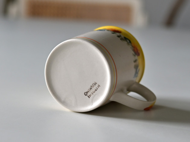 ヨシノヒトシ 色絵カップ　2個 ヨシノヒトシ 色絵カップ 2個