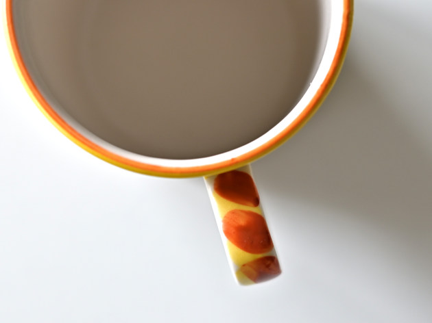 ヨシノヒトシ 色絵マグカップ（黄色）