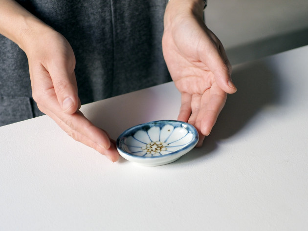 山口利枝 菊花文小判型豆皿