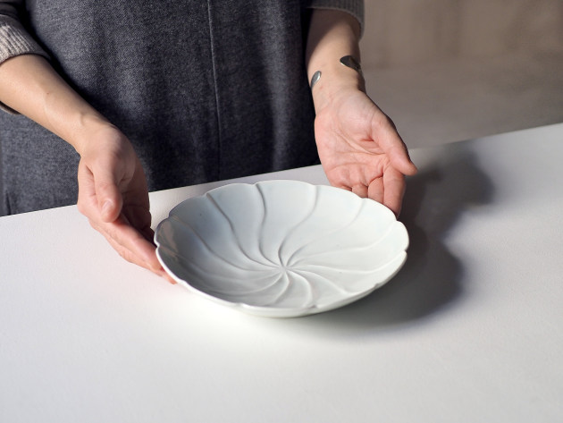 山口利枝 白磁ひねり皿