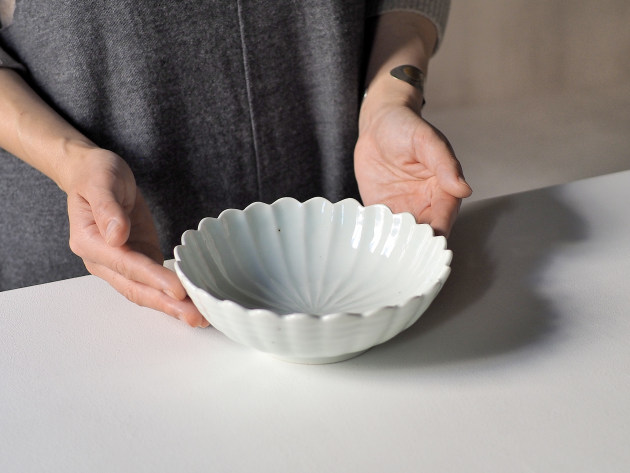 山口利枝 白磁輪花鉢