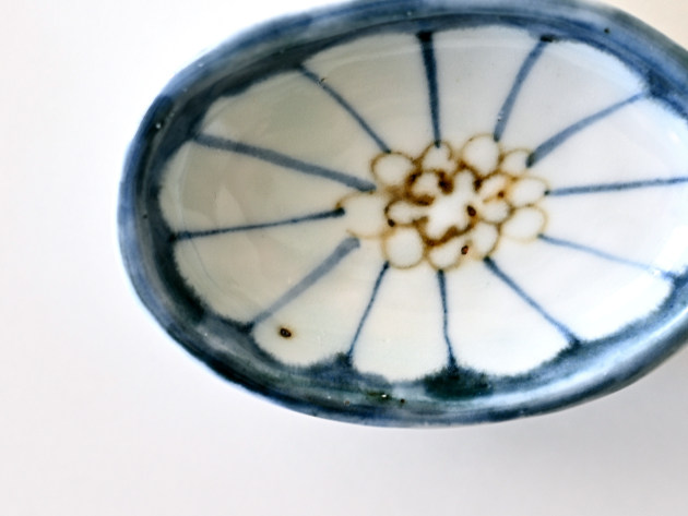 山口利枝 菊花文小判型豆皿