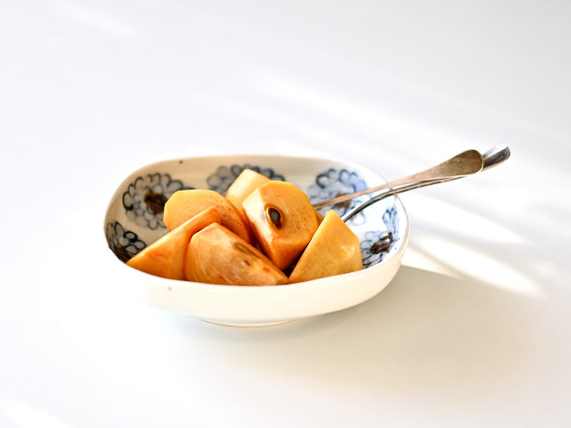 山口利枝 菊花文四方皿