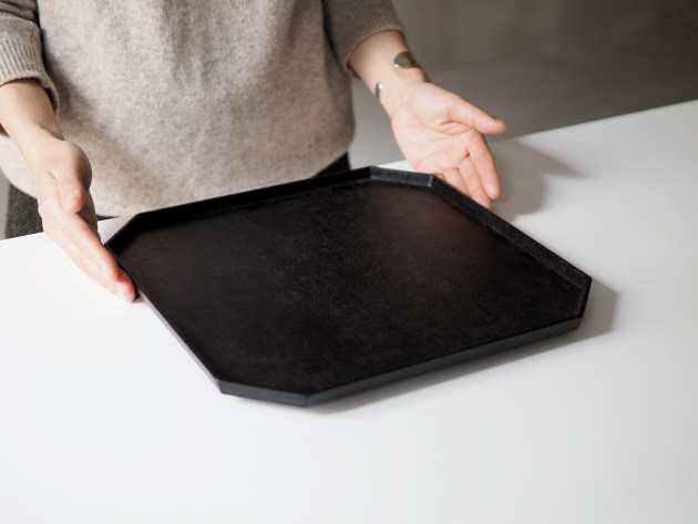 美品！レア！蝶野秀紀さん 和紙貼八角盆 正方形 黒一枚 蝶野秀紀｜和紙貼八角盆 正方形 黒 | 趣佳[syuca.jp] オンライン