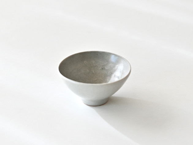 今週中まで 豊増一雄 豆茶杯 レア 花紋 碗 中国茶器 白磁 白瓷 2個セット 今週中まで 豊増一雄 豆茶杯 レア 花紋 碗 中国茶器 白磁 白瓷 2