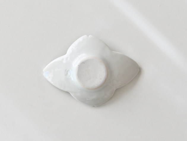 豊増一雄 白瓷茶托（葉）