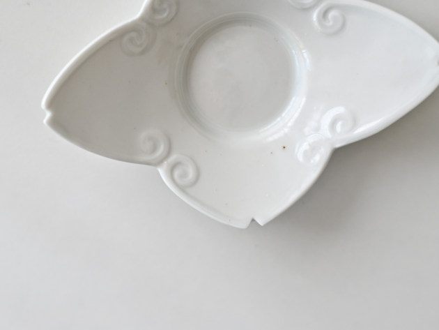 豊増一雄 白瓷茶托（葉）