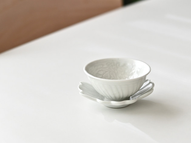豊増一雄 白瓷茶托（カニ）