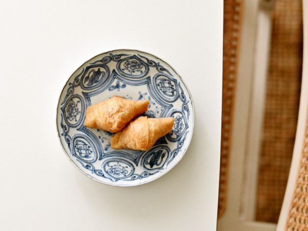 豊増一雄 染付5寸芙蓉手皿（猪目）