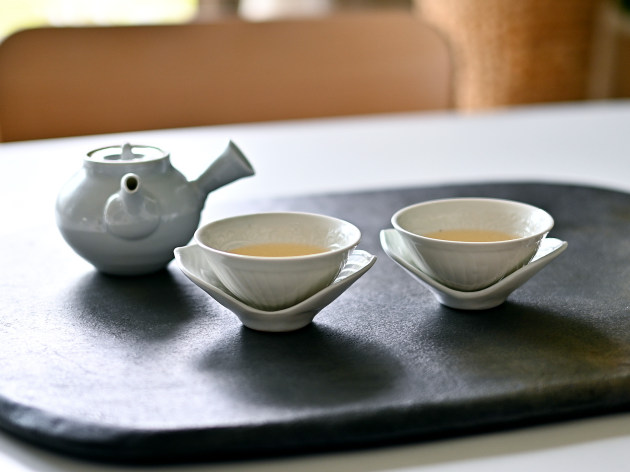 豊増一雄 白瓷茶托（花蓮華）