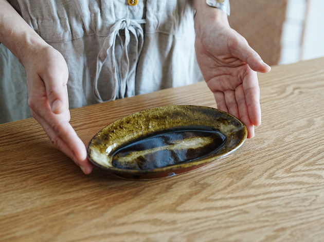 松村英治 オーバル小皿（茶）