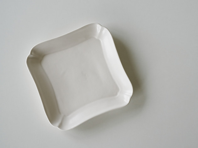 亀田文 白釉7寸花形正方皿